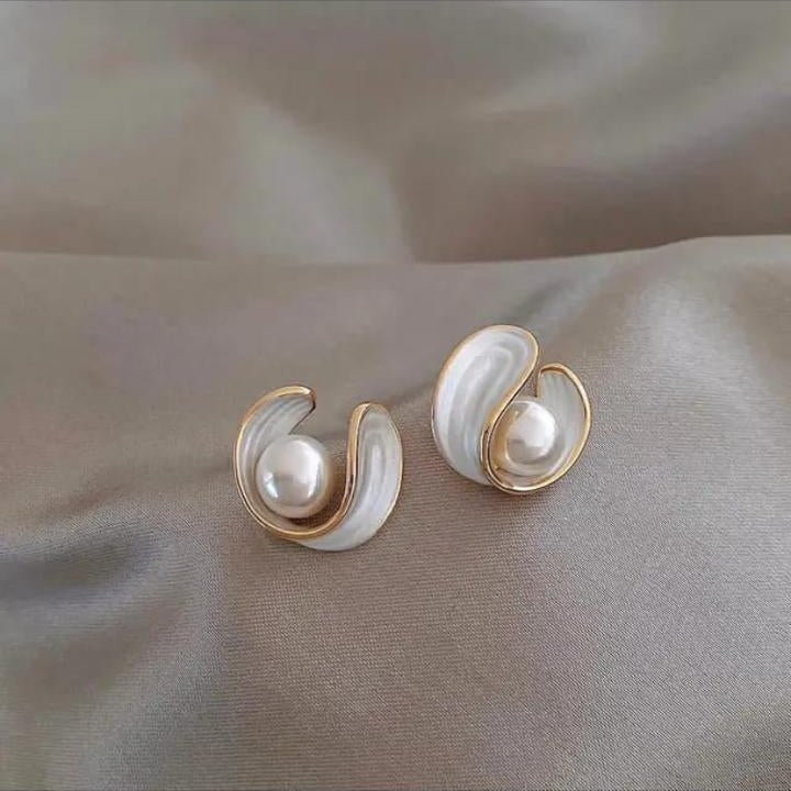 GEOMETRIC OIL DROP PEARL EARRING