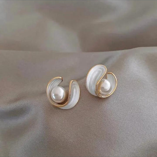GEOMETRIC OIL DROP PEARL EARRING